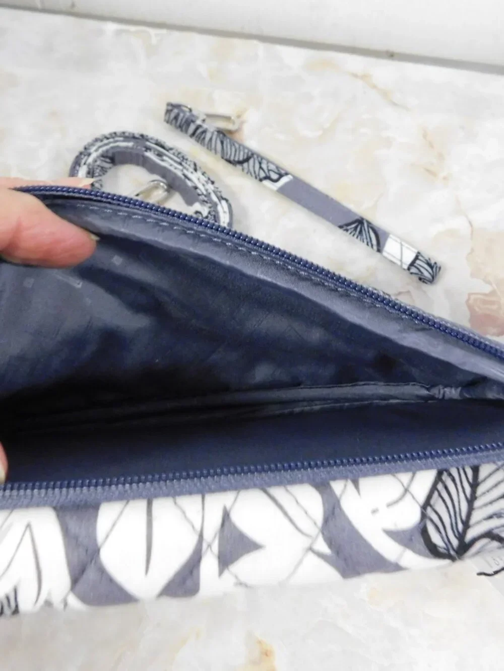Vera Bradley RFID Wallet Crossbody Moon Shadow Meadow NEW with Tag - Picture 4 of 6